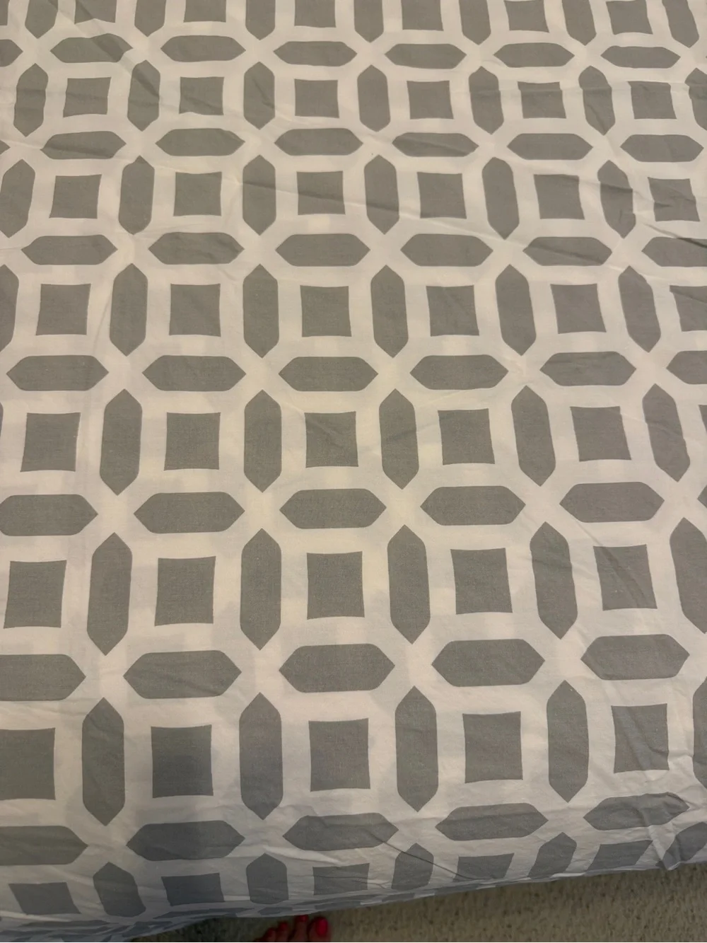 Crate&Barrel Queen/Full  Gray& White Geometric duvet cover & 4 pillow shams set